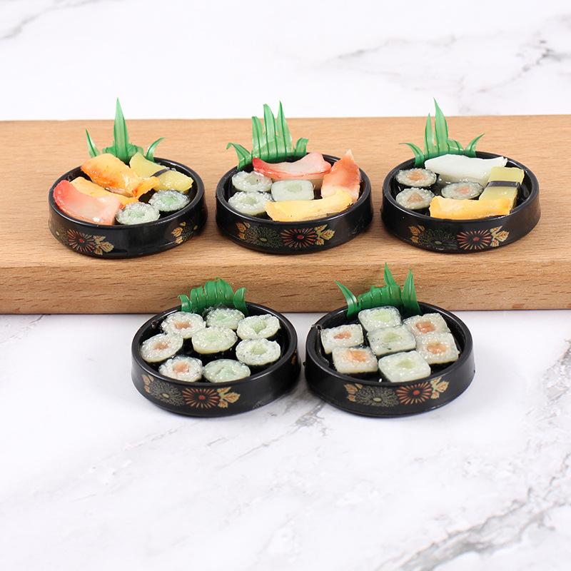 ミニゴールドパターン寿司盛り合わせ日本の弁当ミニチュア模造食 - Model Kitchen Set Pvc のレビューと価格